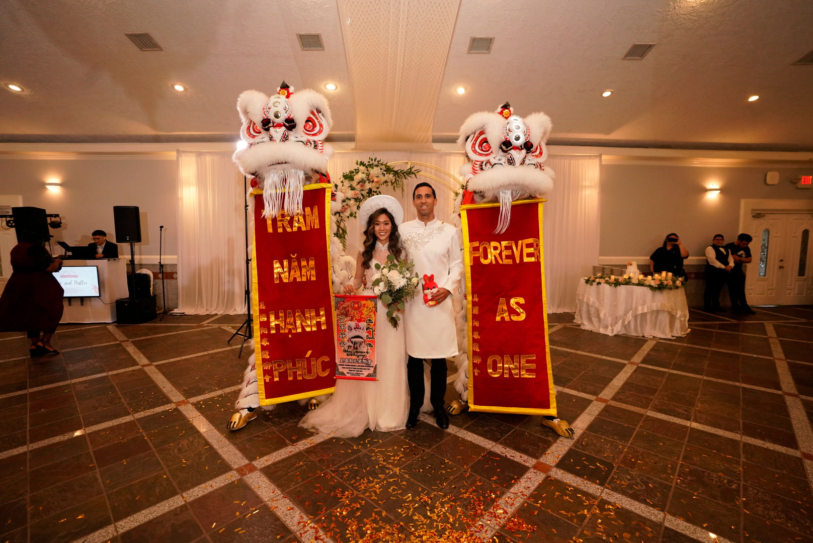 Read more about the article Should You Hire a Vietnamese DJ for Your Houston Wedding?
